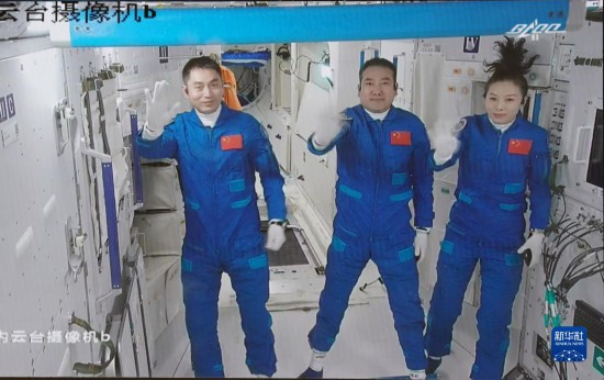 以最坚定的历史自信成就民族复兴伟业